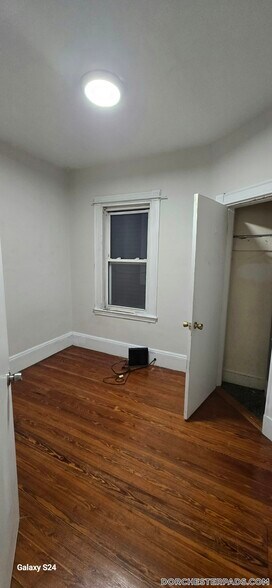 Building Photo - 10 Wave Ave