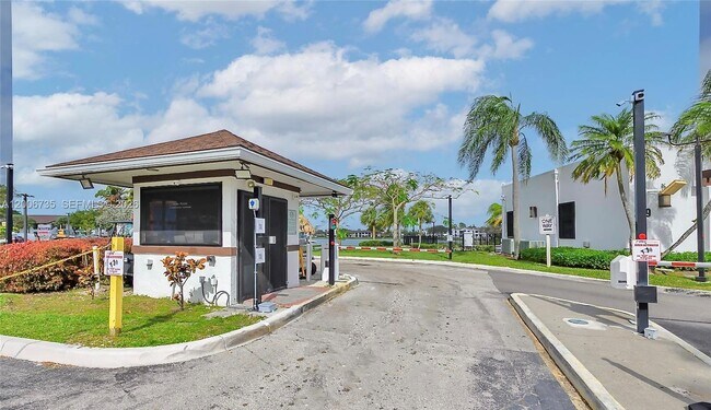 Building Photo - 216 Lake Pointe Dr