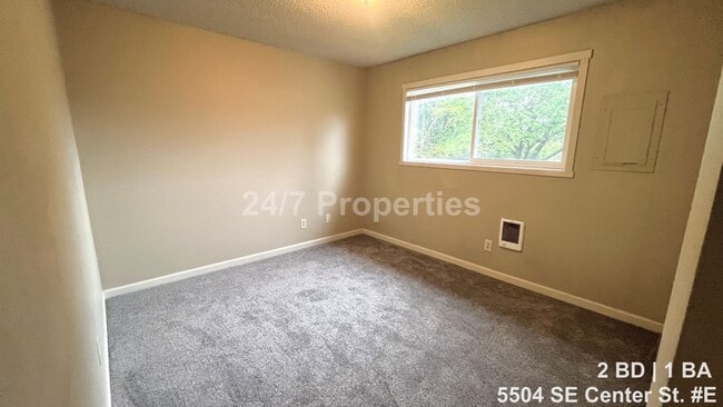Building Photo - Upper-Level 2 BD | 1 BA Home - FoPo