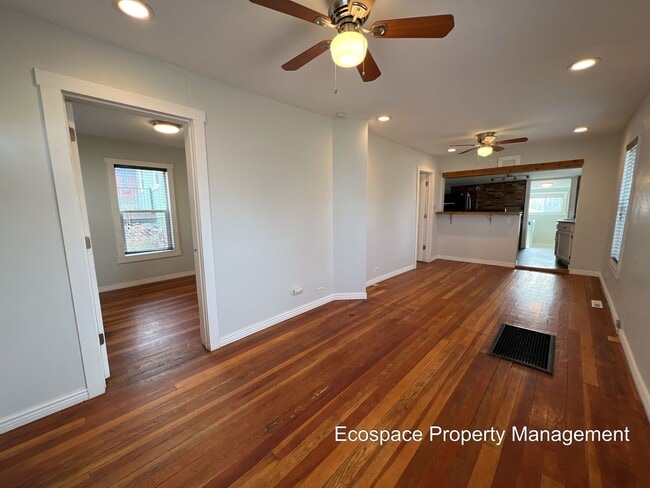 Building Photo - Cozy 2 Bed 1 Bath Bungalow in Denver's Globeville Neighborhood