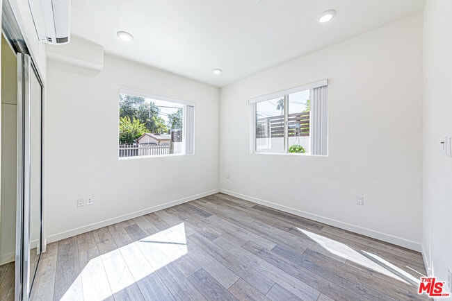 Building Photo - 5912 Satsuma Ave