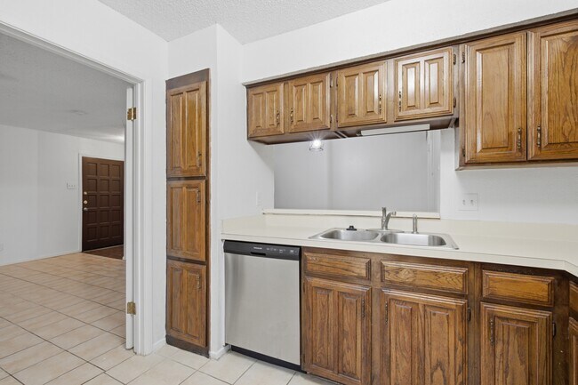 Building Photo - 14800 Enterprise Dr