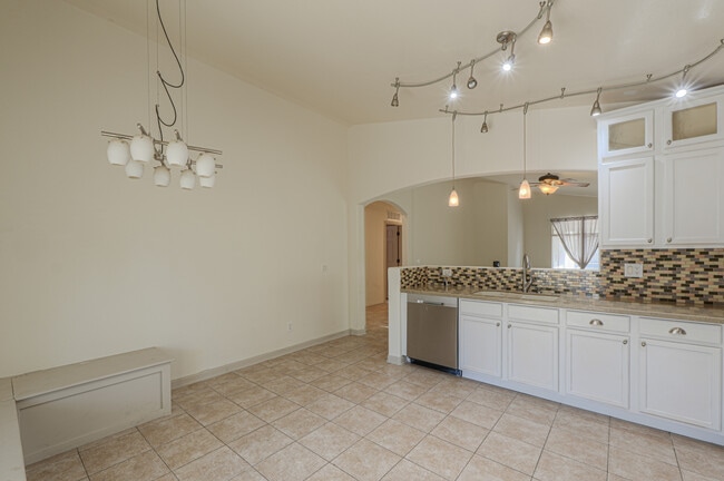 Building Photo - 43749 W Magnolia Rd