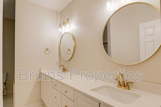 Building Photo - 8 Indigo Cove