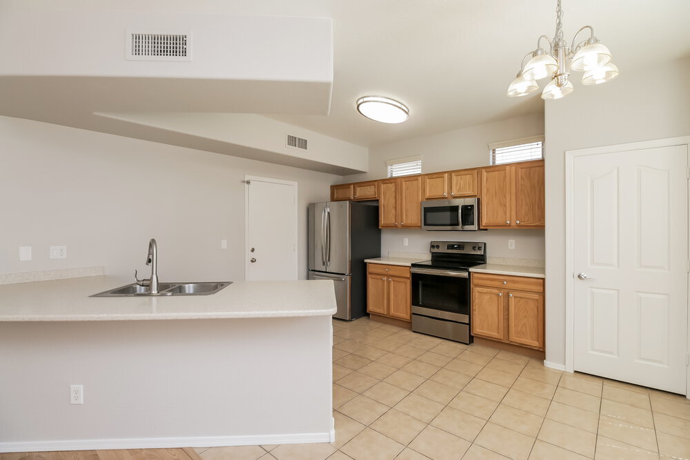 Building Photo - 9917 E Edgewood Ave