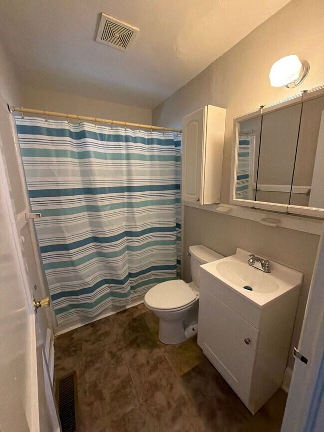 Building Photo - 3526 Eastway Dr