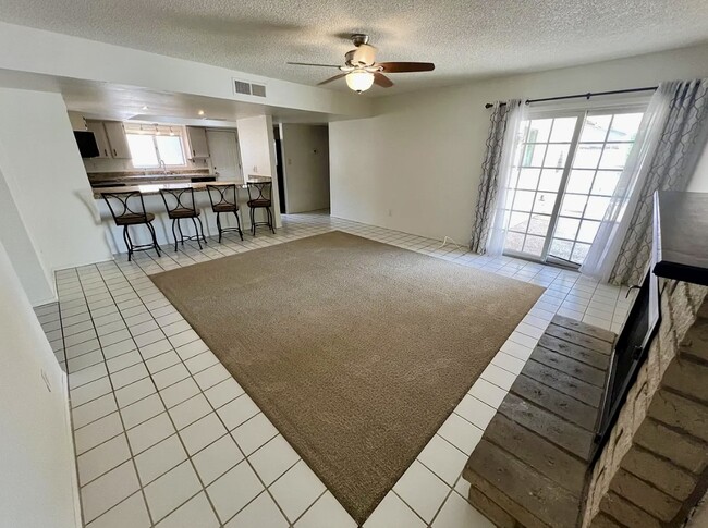 Building Photo - 984 N 85th Pl