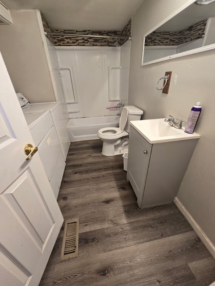 Building Photo - 10 9th Ave