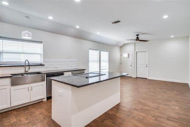 Building Photo - 614 E College St