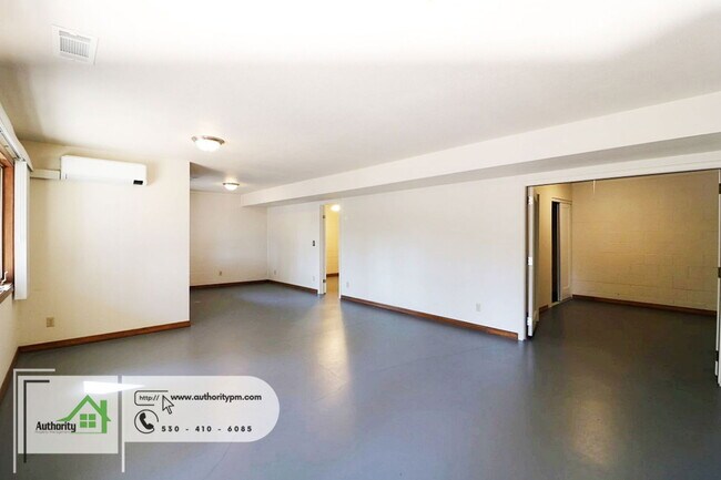 Building Photo - 10560 Old Oregon Trl