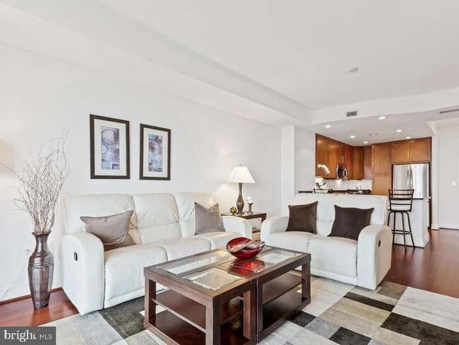 Building Photo - 8220 Crestwood Heights Dr