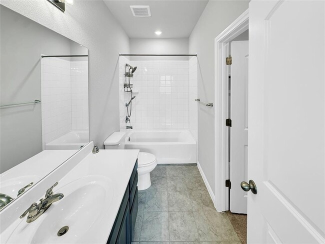 Building Photo - 2437 Roosevelt Rd