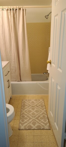 Building Photo - 10401 Grosvenor Pl