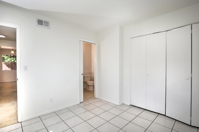 Building Photo - 7395 Freeman Pl