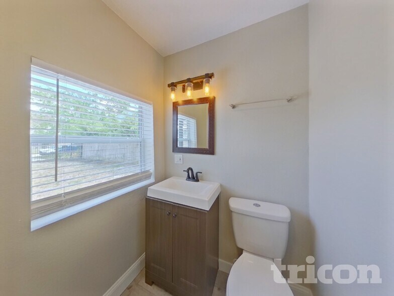 Building Photo - 3250 Prescott St N