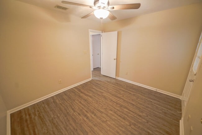 Building Photo - 2 bed 2 bath Sublease