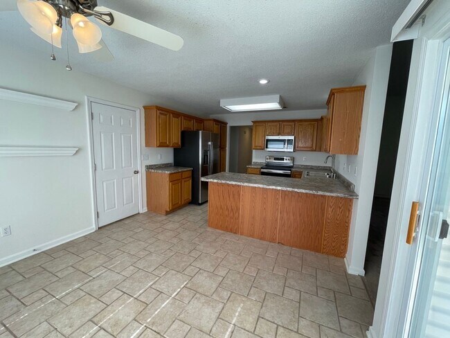 Building Photo - Spacious 4BR Home in Seven Oaks with Garage & Private Yard