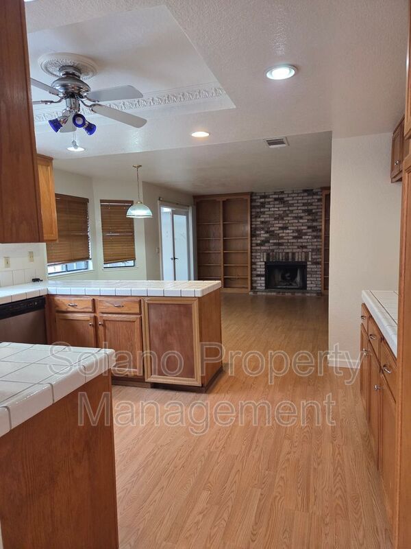 Building Photo - 1204 Shell Ct