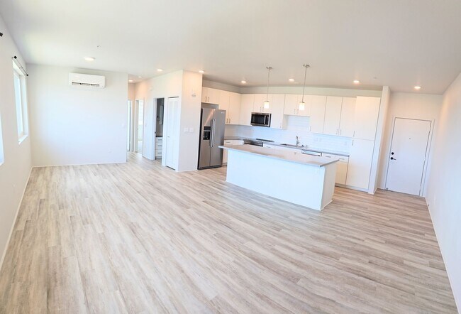 Building Photo - Ewa Beach 2 Bedroom 1 Bathroom 2 Parking 2nd Floor Townhome