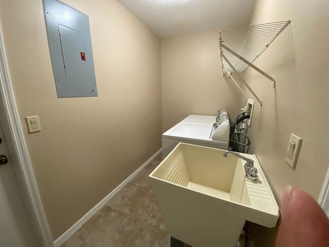 Building Photo - 1078 E Gaucho Cir