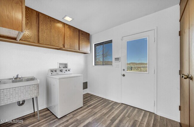 Building Photo - 430 Calle De La Plata