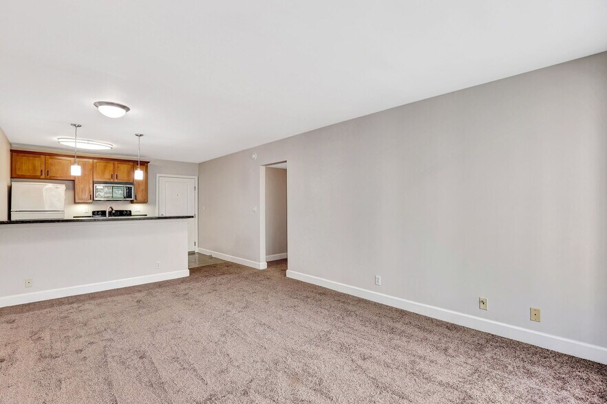 Building Photo - 10982 Roebling Ave