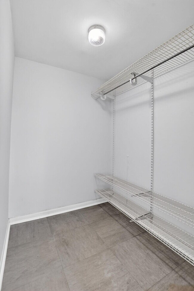 Building Photo - 644 NW 13th St