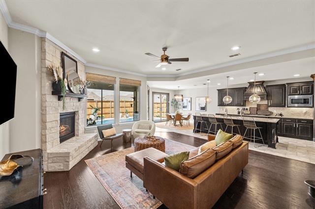 Building Photo - 2881 Redfern Dr