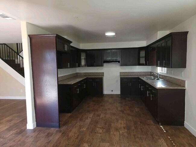 Building Photo - 1334 W 62nd St