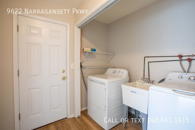 Building Photo - 9622 Narragansett Pkwy