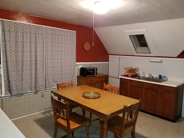 Building Photo - 238 Elm St