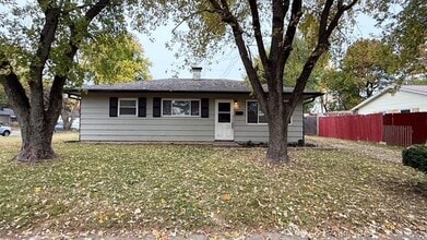 Building Photo - 2 Wales Ct