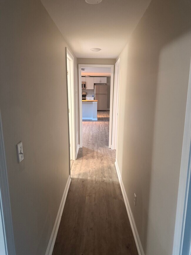 Building Photo - 121 Camellia Dr