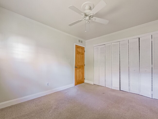 Building Photo - LOCATION, LOCATION, LOCATION!!! Royal Oak ...