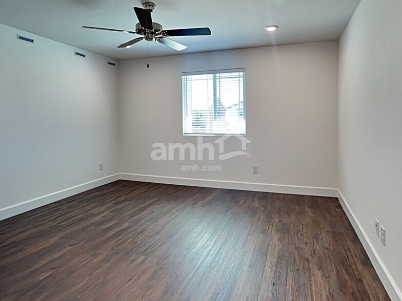 Building Photo - 8926 Tiger Tooth Ave