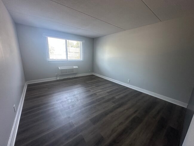 Building Photo - 120 Huntington Turnpike