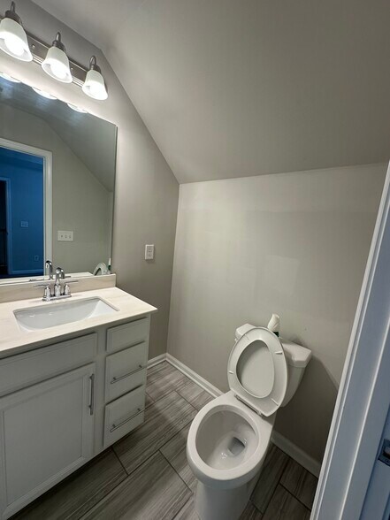 Building Photo - 3040 Regal Crown Dr