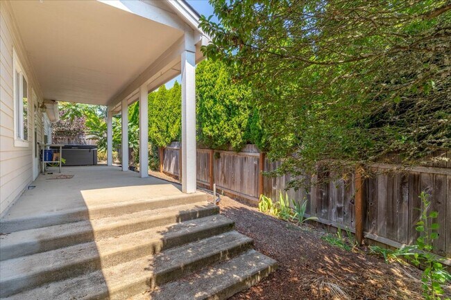 Building Photo - Contemporary West Salem Home