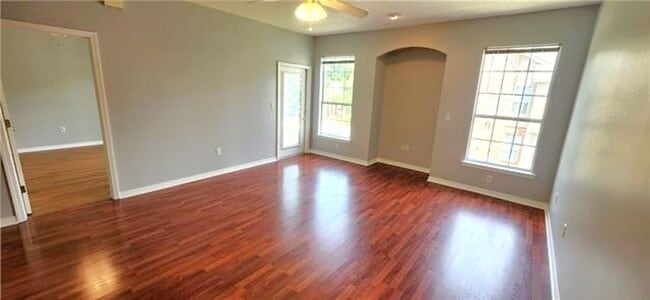 Building Photo - One Bedroom Rental