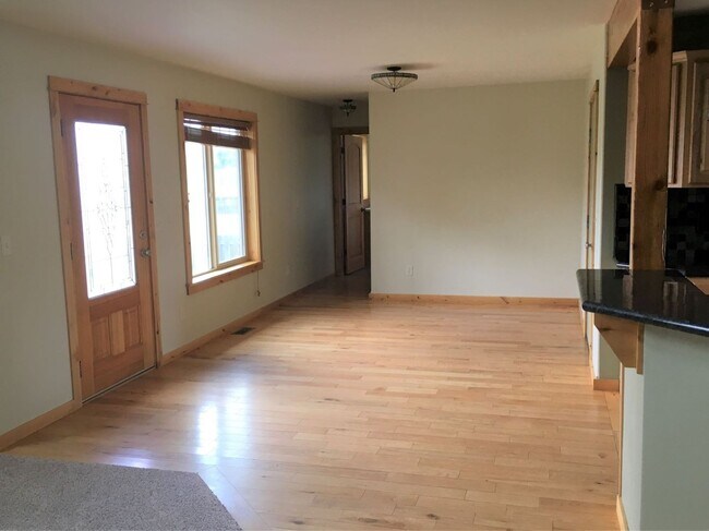Building Photo - Gorgeous 3 Bedroom Home in Elk Grove Commu...