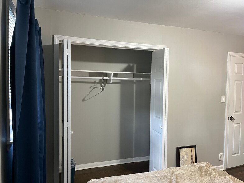 Reach In Closet - 6140 Hillandale Dr