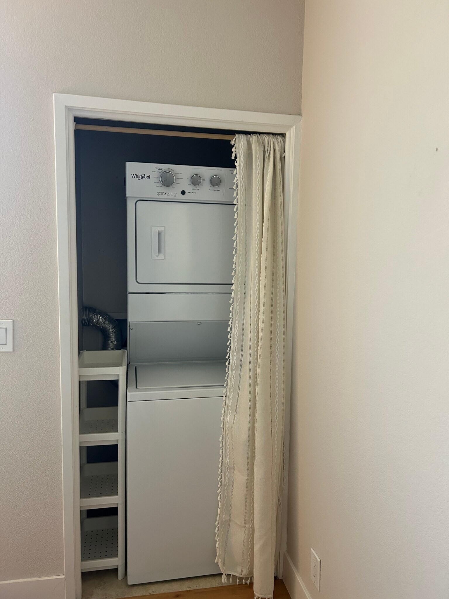 Building Photo - 57 Lakeshore Ct