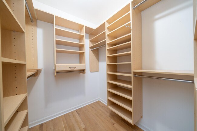 Building Photo - 452 2nd St