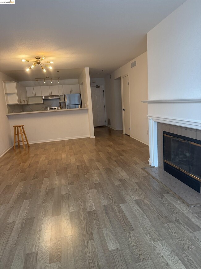 Building Photo - 535 Pierce St