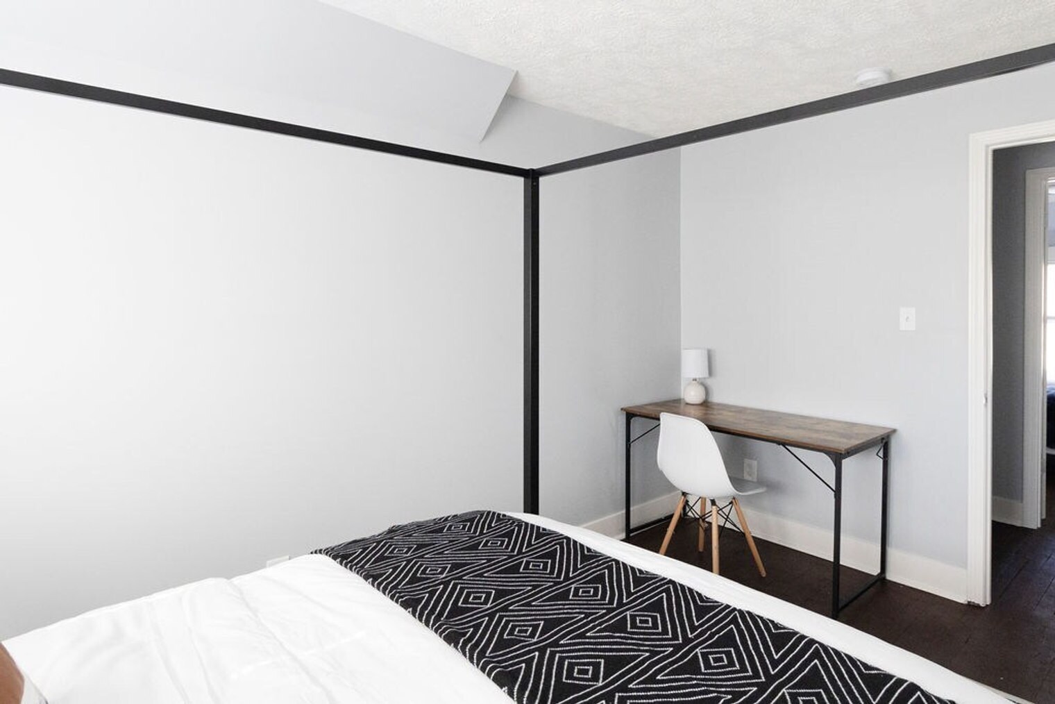 Building Photo - 1501 E 105th St