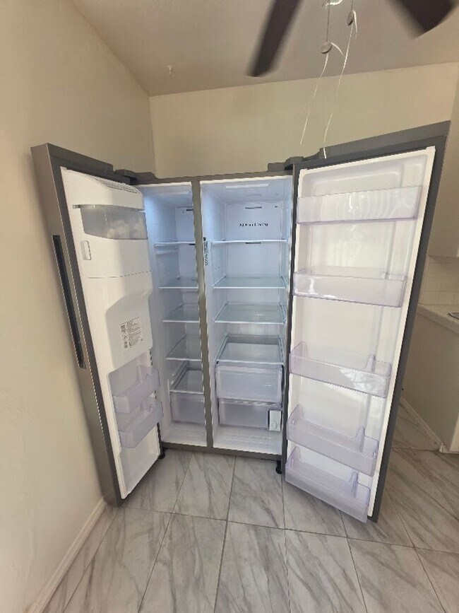 Building Photo - 1 BD 1 BA CONDO IN DOWNTOWN LONG BEACH