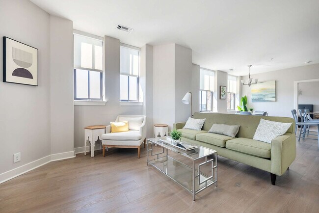 Building Photo - 10 Light St