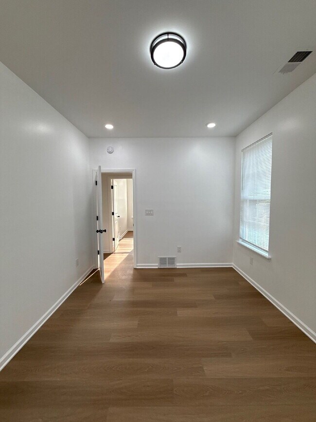 Building Photo - Fully Renovated Spacious 3BR in South Memphis – Section 8 Welcome