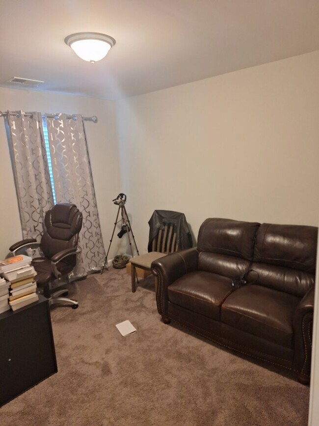 Building Photo - Beautiful Five Bedroom Home Located in Northeast Columbia!