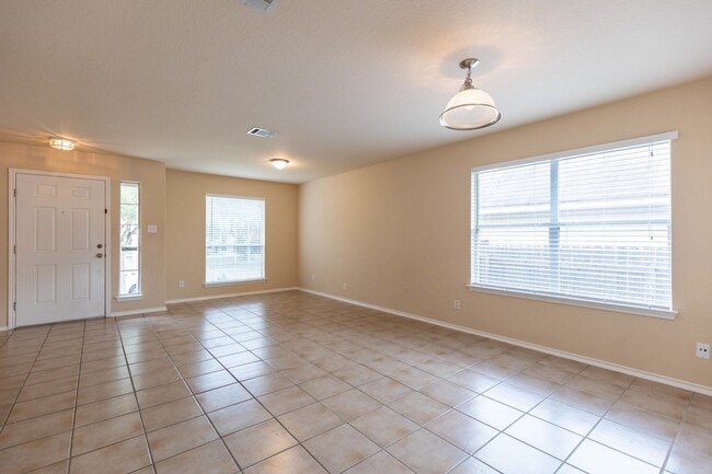 Building Photo - 2476 Medina Dr